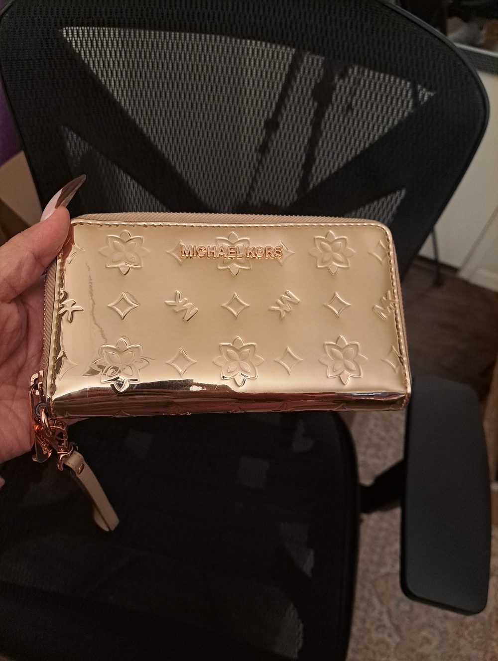 EUC Michael Kors Metallic Rose Gold Floral Zip Wallet - Picture 3 of 8